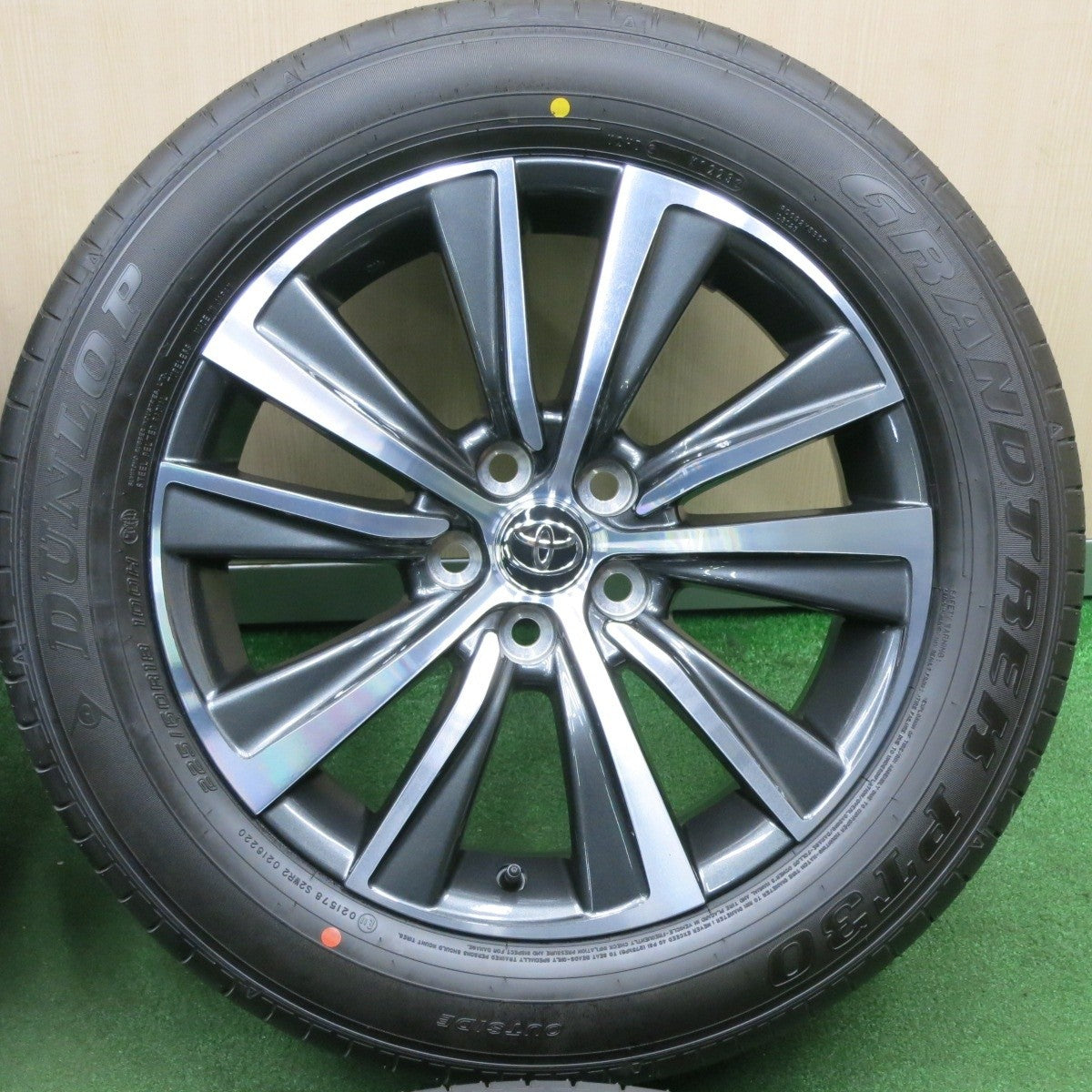 新車外し!23年★トヨタ 80系 ハリアー Gグレード 純正 225/60R18 ダンロップ グラントレック PT30 PCD114.3/5H★4041004TNノ