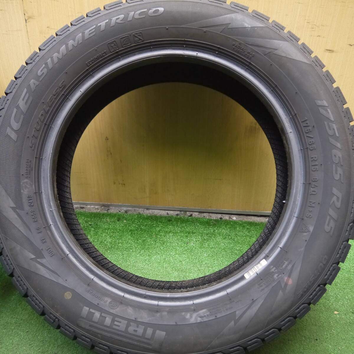 バリ溝!19年!9.5分以上★スタッドレス 175/65R15 ピレリ アイスアシンメトリコ タイヤ アクア ヴィッツ 等★3083006Hスタ