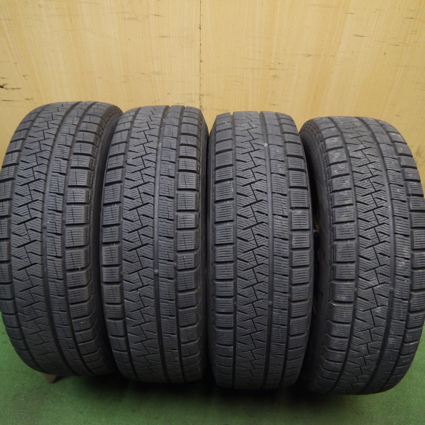 バリ溝!キレイ!8.5分★スタッドレス 185/65R15 ピレリ アイスアシンメトリコ プラス WAREN ヴァーレン 15インチ PCD100/4H★5072507Hス