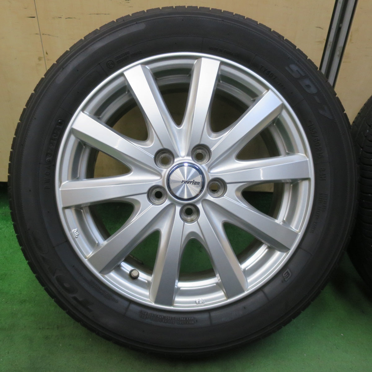 キレイ!21年★シエンタ 等 185/60R15 トーヨー SD-7 ravrion RS01 ラブリオン 15インチ PCD100/5H★5080407イノ