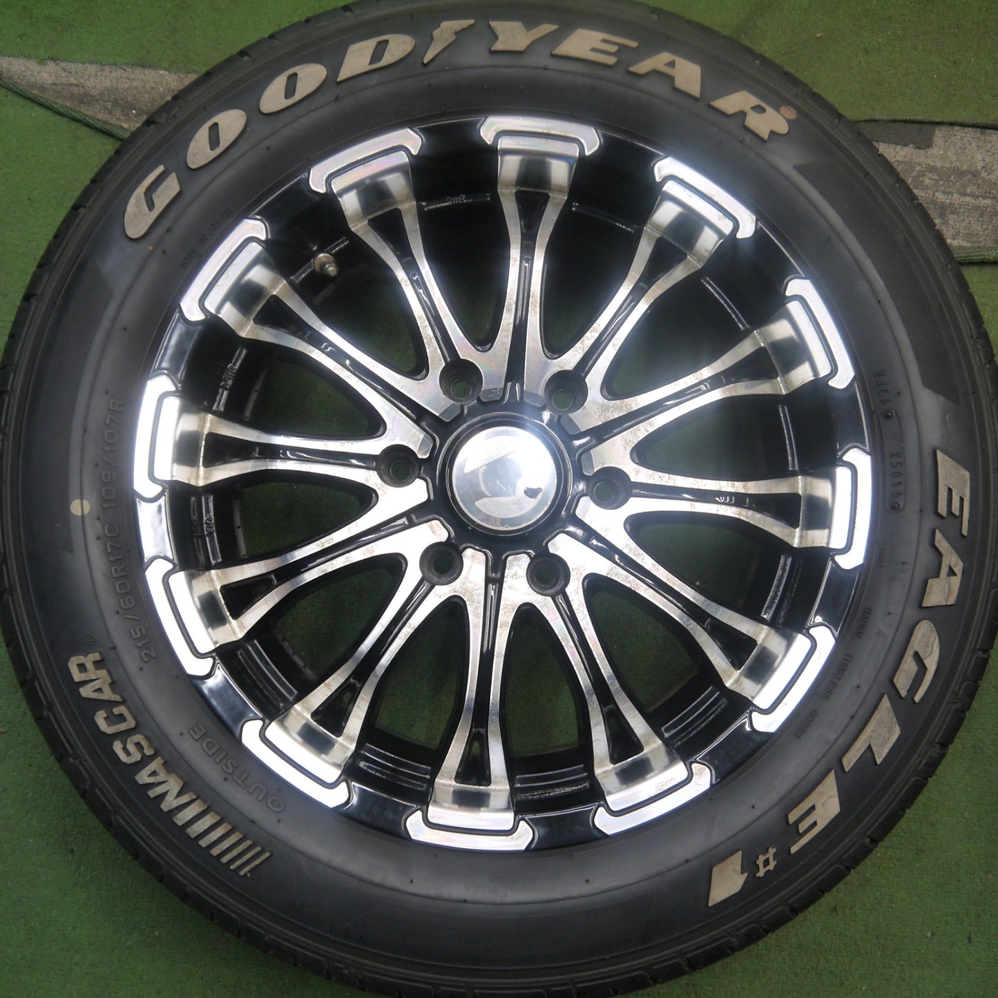 バリ溝!9分★BATTLESHIP 632 LOXARNY 215/60R17 109/107R グッドイヤー EAGLE #1 ホワイトレター ロクサーニ バトルシップ PCD139.7/6H★5092406Hノ