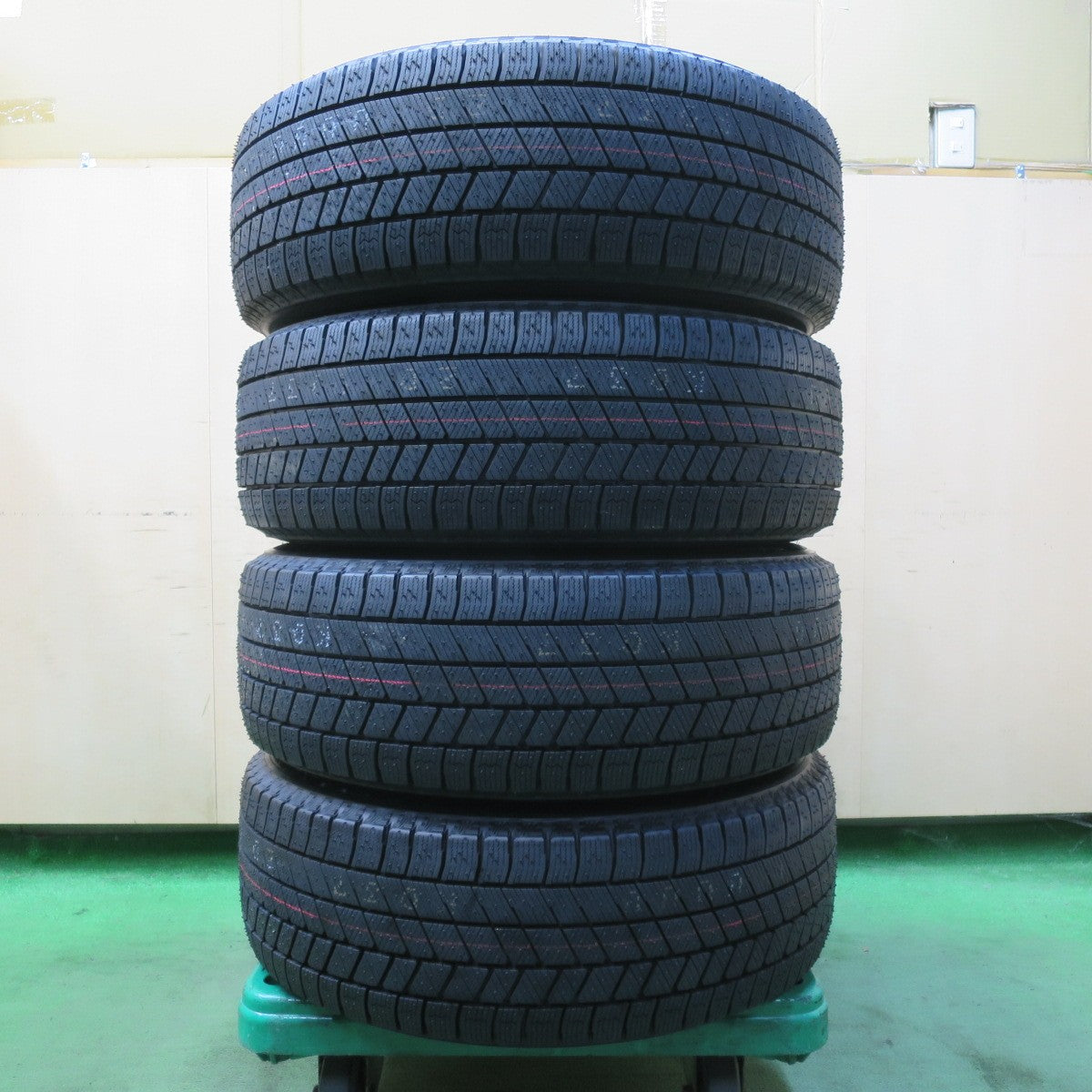 未使用!24年★スタッドレス 215/60R16 ブリヂストン ブリザック VRX3 WINNERS ウィナーズ 16インチ PCD114.3/5H★5092906イス