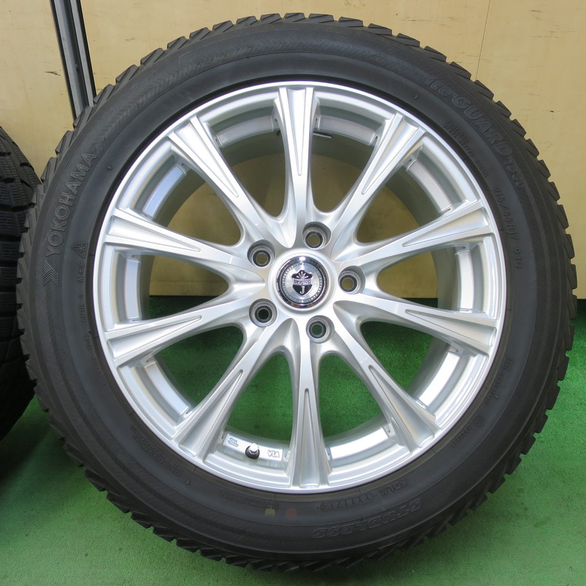 キレイ★スタッドレス 215/55R17 ヨコハマ アイスガード iG30 JOKER ジョーカー 17インチ PCD114.3/5H★5051306イス