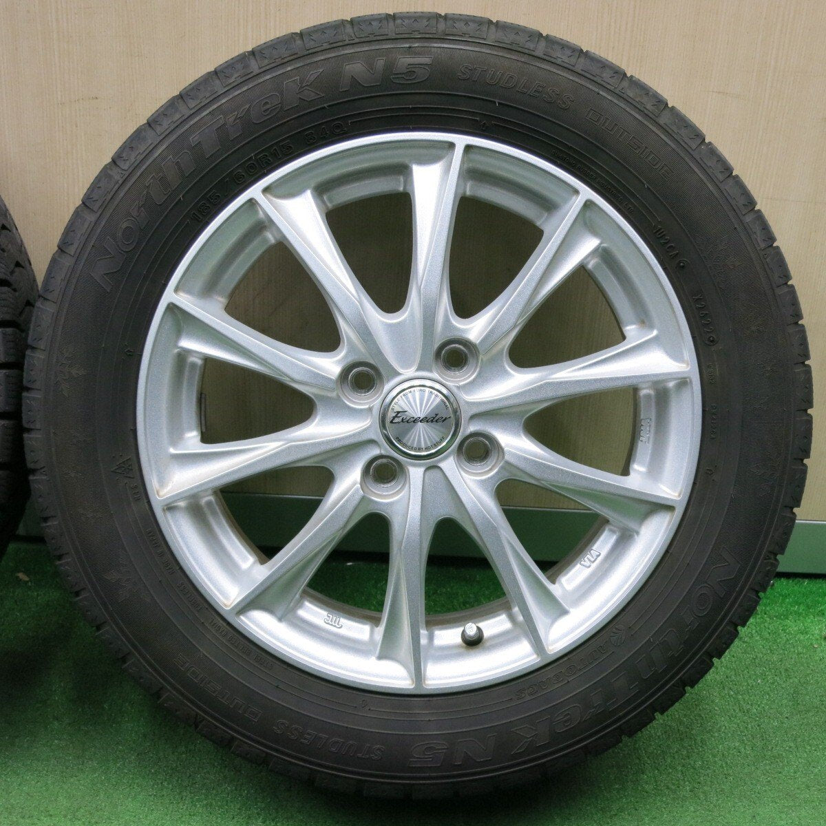 バリ溝!24年!キレイ!ほぼ10分★185/60R15 ブリヂストン NEWNO スタッドレス オートバックス ノーストレック N5 Exceeder エクシーダー 15インチ PCD100/4H★4121602NJス