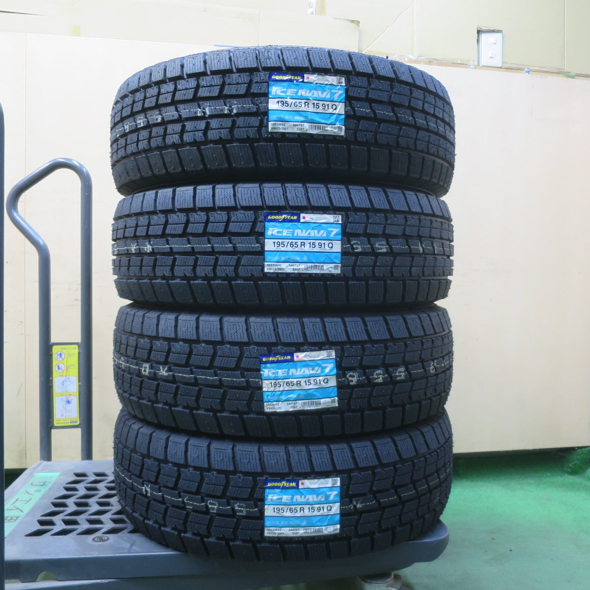 未使用！25年☆スタッドレス 195/65R15 グッドイヤー アイスナビ7 