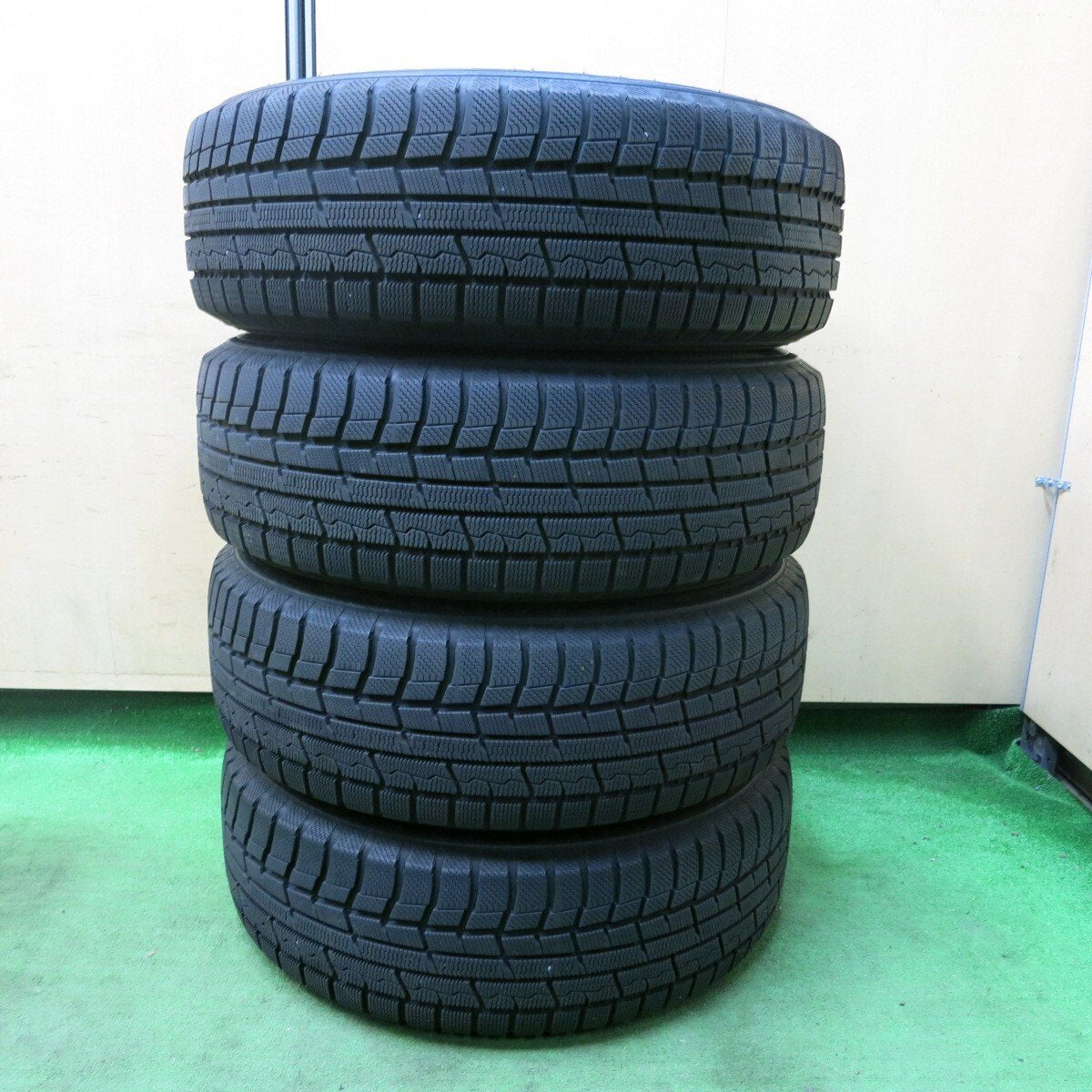 バリ溝!キレイ!9.5分★スタッドレス 225/65R17 トーヨー ウインター トランパス TX LAYCEA レイシア 17インチ PCD114.3/5H★4111904SYス