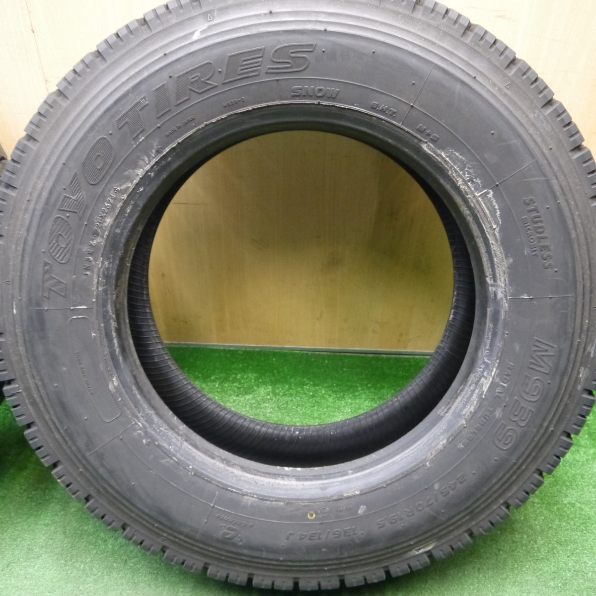 バリ溝!24年!9.5分!2本★トラック タイヤ 245/70R19.5 136/134J スタッドレス トーヨー M939 19.5インチ★5121216Hスタ
