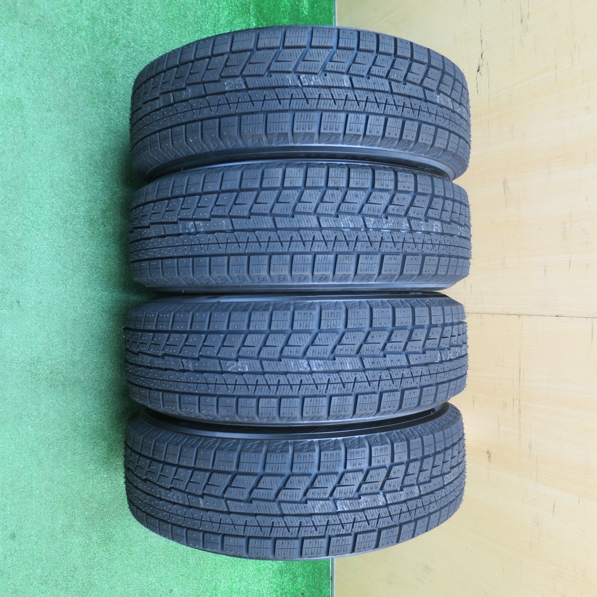 未使用!24年!キレイ★ライズ ロッキー 等 195/65R16 スタッドレス ヨコハマ アイスガード iG60 ESTROSA エステローザ 16インチ PCD100/5H★5110601NJス