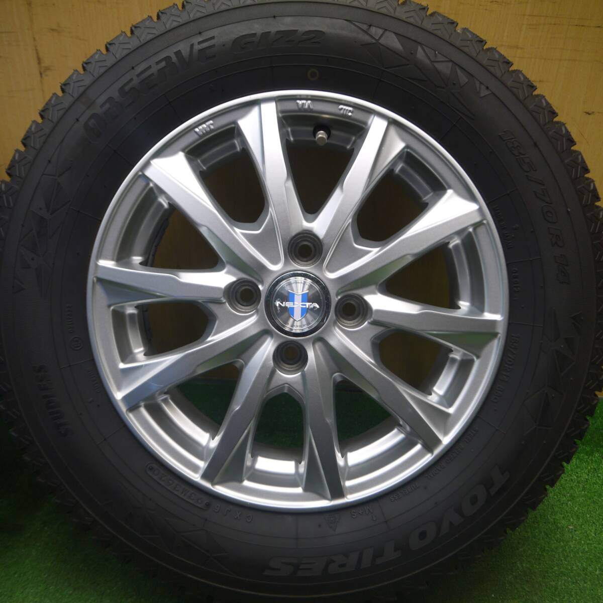 バリ溝!キレイ!9.5分以上★スタッドレス 185/70R14 トーヨー オブザーブ GIZ2 NEXTA ネクスタ 14インチ PCD100/4H★5020501Hス