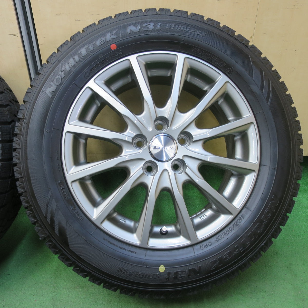 超バリ溝!21年!キレイ!ほぼ10分★プリウス 等 195/65R15 スタッドレス オートバックス ノーストレック N3i LEBEN レーベン 15インチ PCD100/5H★5053001イス