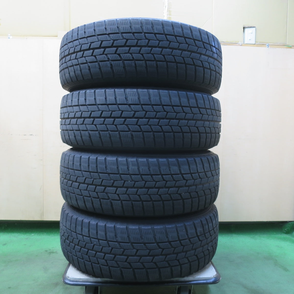 バリ溝!キレイ!8.5分★LOXARNY SPORT 225/60R17 スタッドレス グッドイヤー アイスナビ6 ロクサーニ スポーツ 17インチ PCD114.3/5H★6012001イス