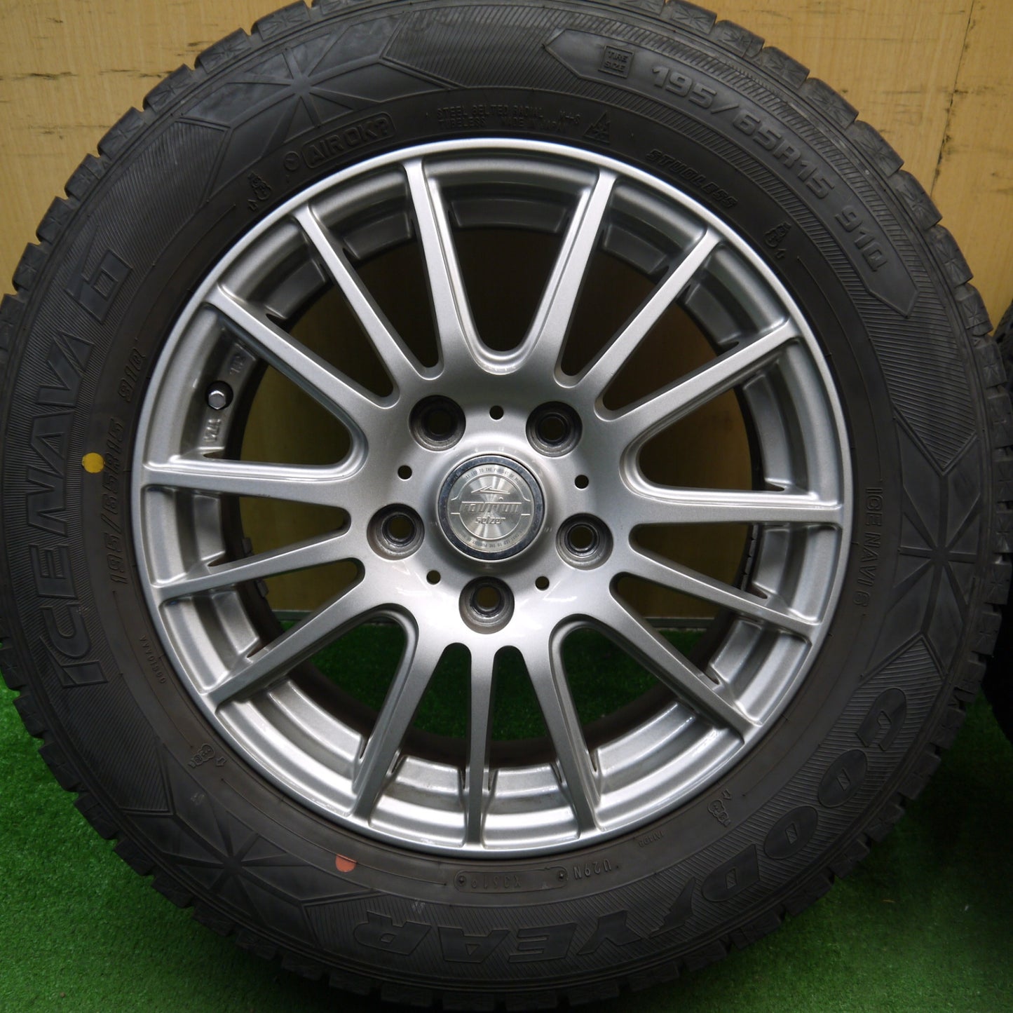 キレイ★スタッドレス 195/65R15 グッドイヤー アイスナビ6 ravrion selze ラブリオン 15インチ PCD114.3/5H★5060914Hス