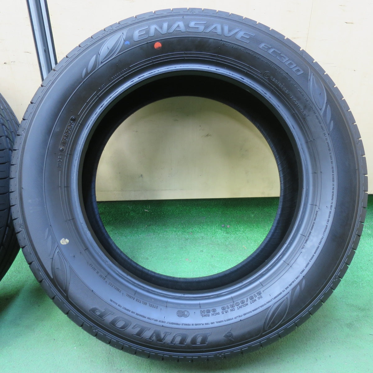 新車外し!25年★215/60R16 ダンロップ エナセーブ EC300 タイヤ 16インチ ヴェゼル クラウン エスティマ エルグランド CX-3 等★5092710イノタ