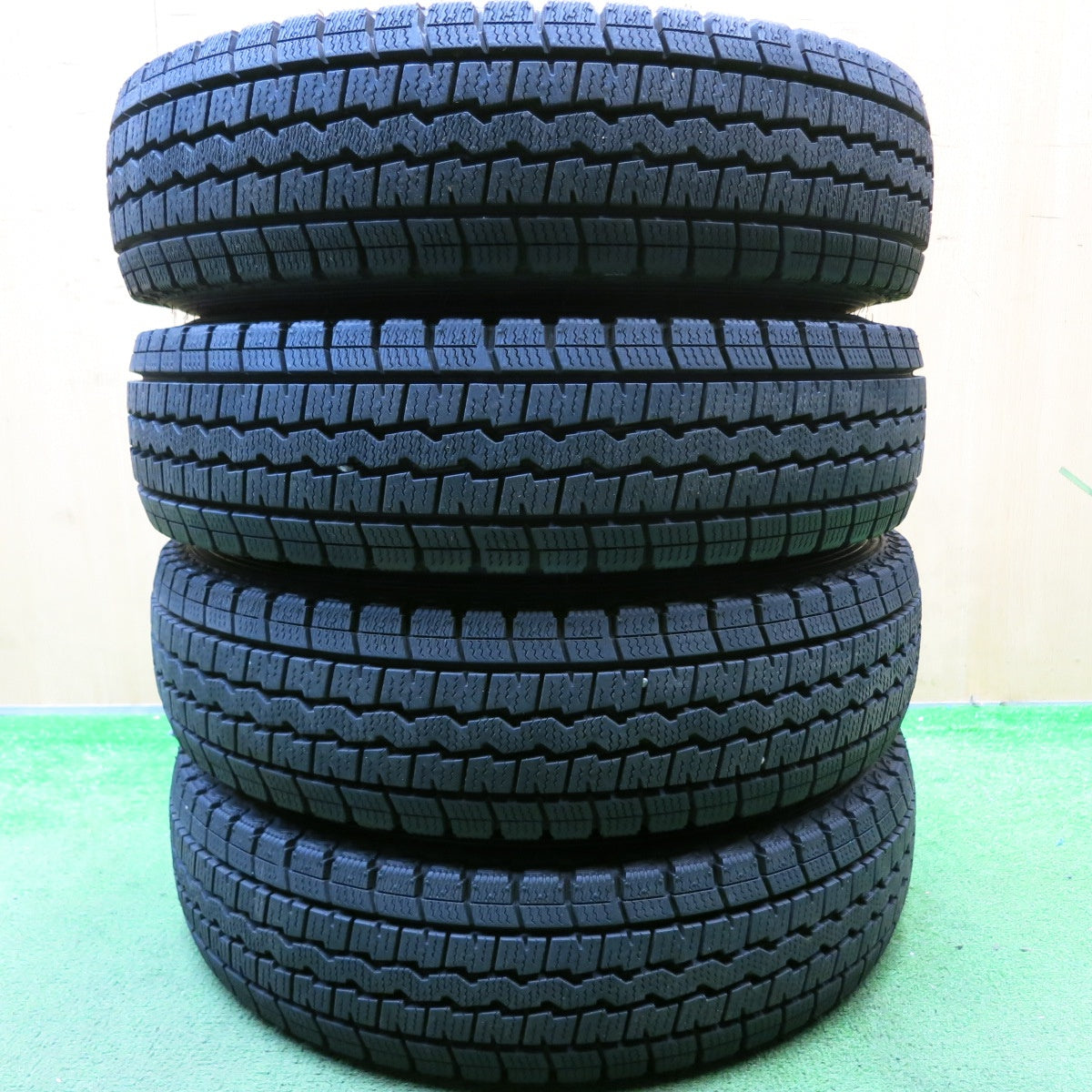 バリ溝!21年!9.5分以上★スタッドレス 145/80R12 80/78N ダンロップ ウインターマックス SV01 LEBEN レーベン 12インチ PCD100/4H★5062109HAス