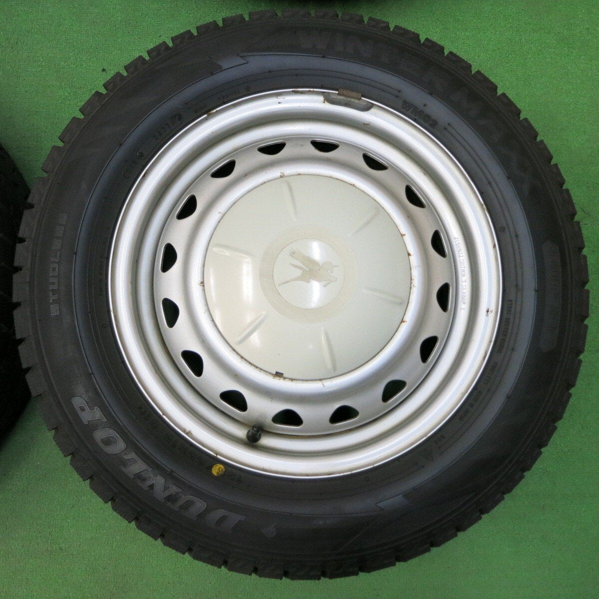 バリ溝!綺麗!9.5分以上★スタッドレス 195/65R15 ダンロップ WM02 スチール PCD100 114.3/4H マルチ★4050111イス