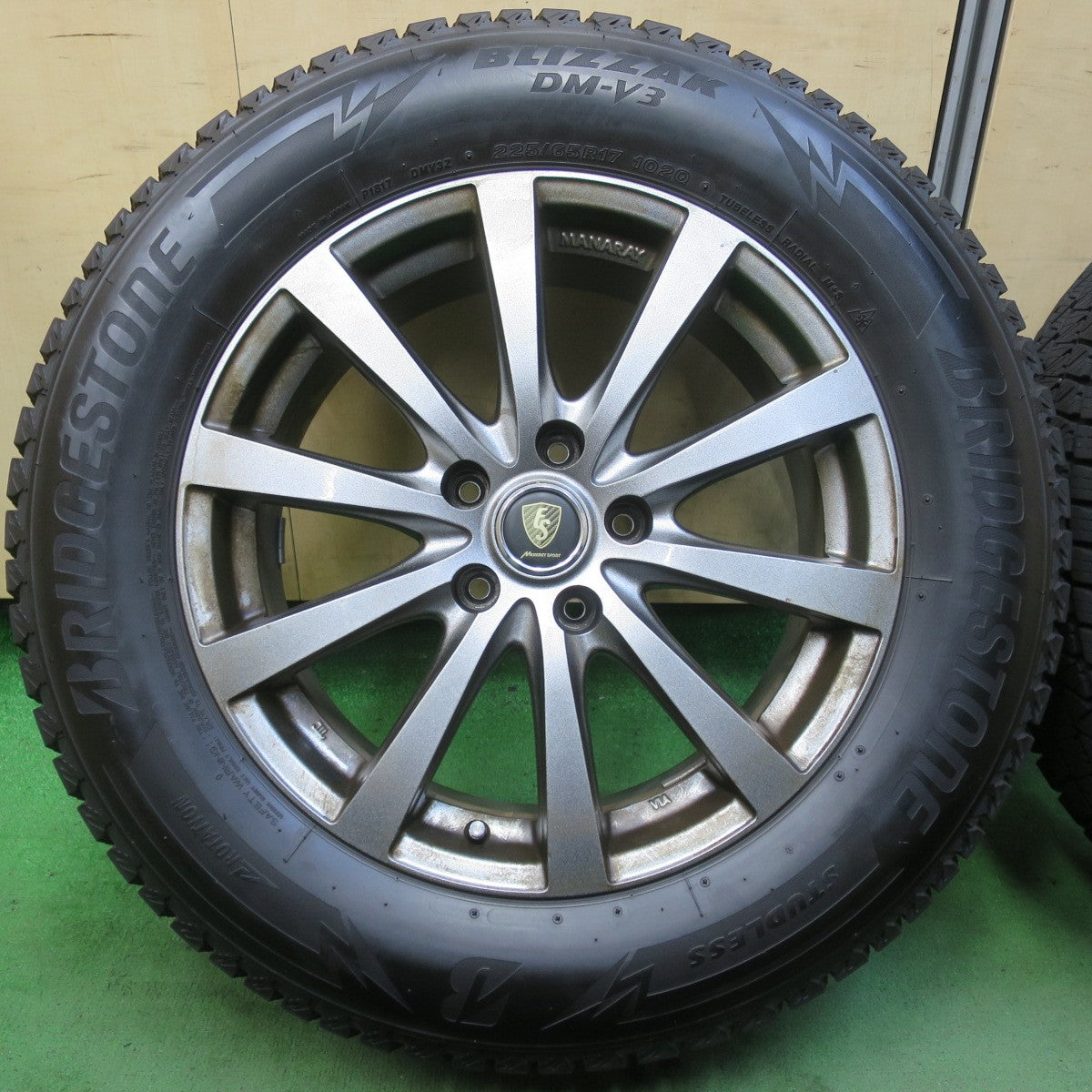 バリ溝!8.5分★スタッドレス 225/65R17 ブリヂストン ブリザック DM-V3 MANARAY SPORT マナレイスポーツ 17インチ PCD114.3/5H★5092608イス