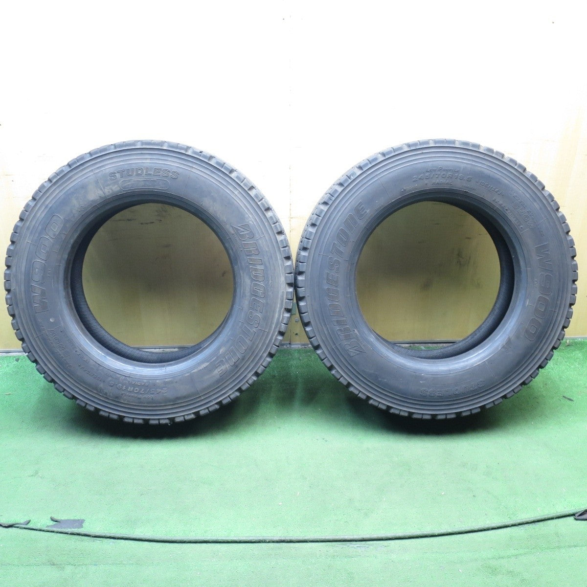 2本価格★トラック タイヤ 245/70R19.5 136/134J スタッドレス ブリヂストン W900 19.5インチ★4052905クスタ