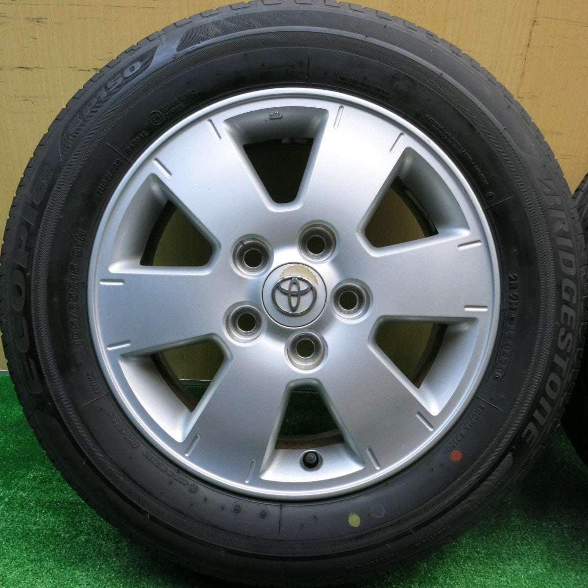 バリ溝!9.5分★トヨタ 60系 ノア ヴォクシー 純正 195/65R15 ブリヂストン エコピア EP150 15インチ PCD114.3/5H★5102307HAノ