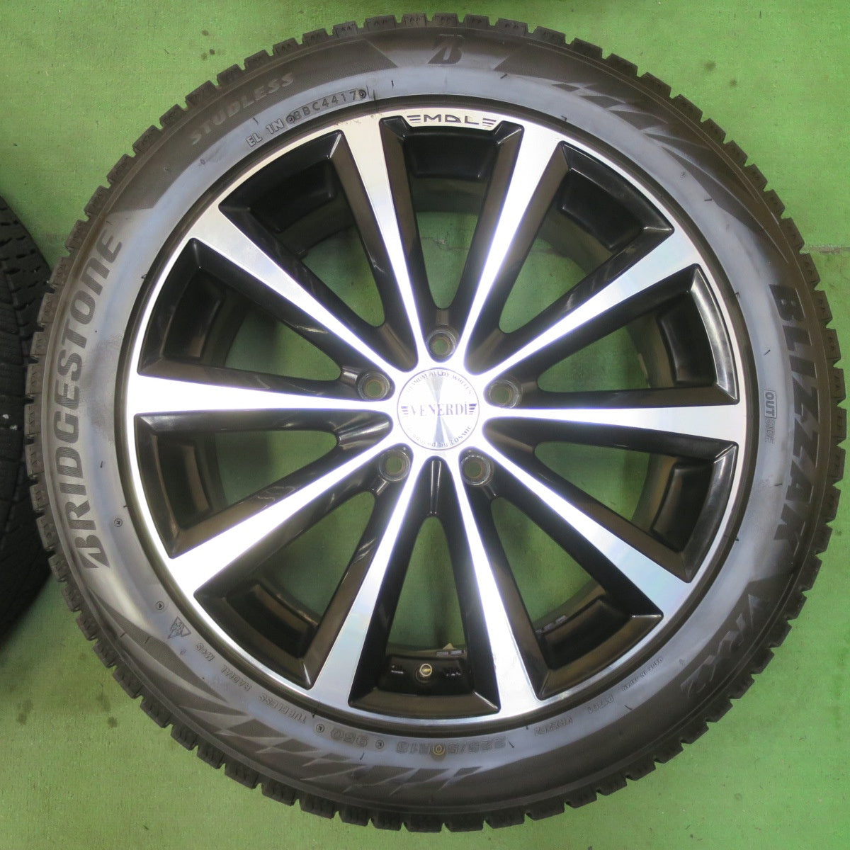 バリ溝!9.5分★スタッドレス 225/50R18 ブリヂストン ブリザック VRX2 VENERDi COSMIC ヴェネルディ コスミック 18インチ PCD114.3/5H★5062207イス