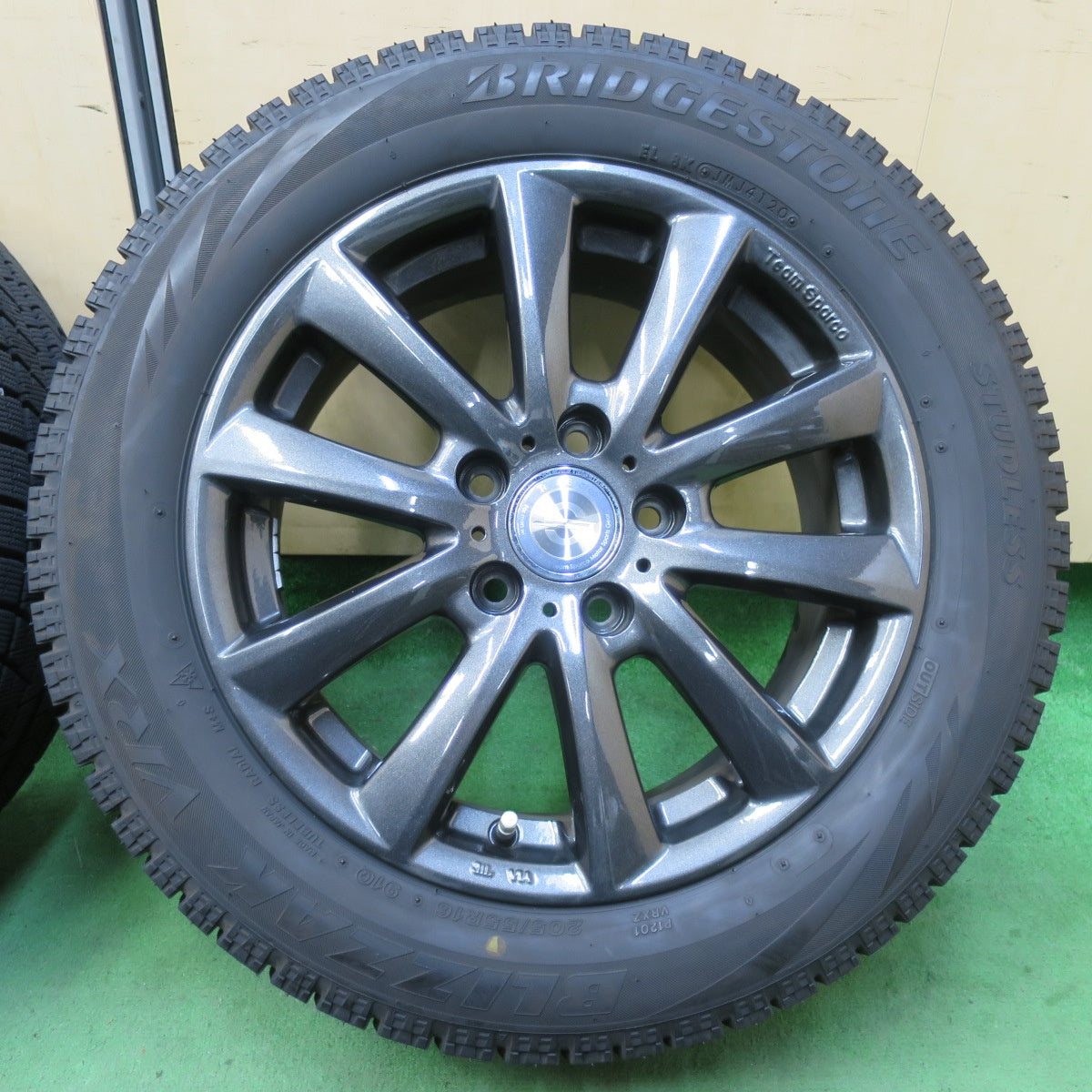 バリ溝!21年!キレイ!9.5分★ワーゲン 等 205/55R16 スタッドレス ブリヂストン ブリザック VRX Team Sparco チームスパルコ 16インチ PCD112/5H★5051206イス