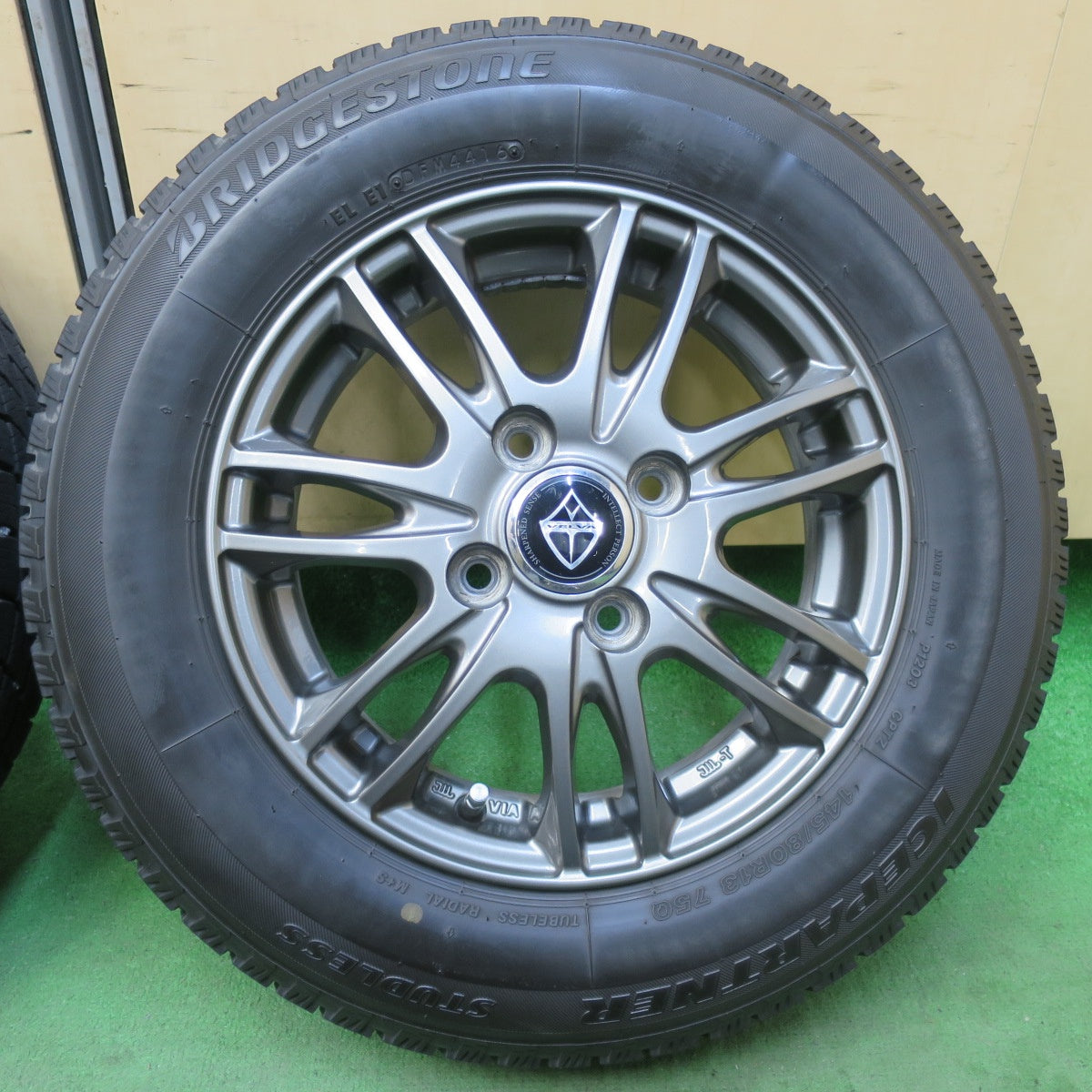 キレイ★スタッドレス 145/80R13 ブリヂストン アイスパートナー VELVA ヴェルヴァ 13インチ PCD100/4H★5102801イス