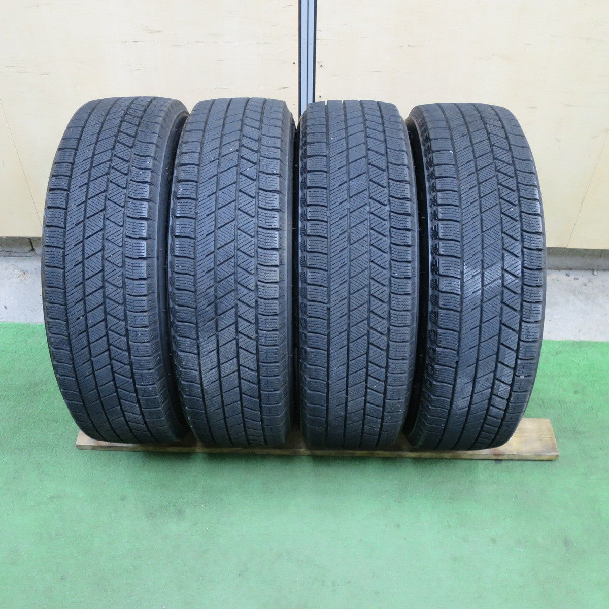バリ溝!22年!キレイ!8.5分★スタッドレス 175/65R15 ブリヂストン ブリザック VRX3 BALMINUM AR12 バルミナ 15インチ PCD100/4H★6021102TTス