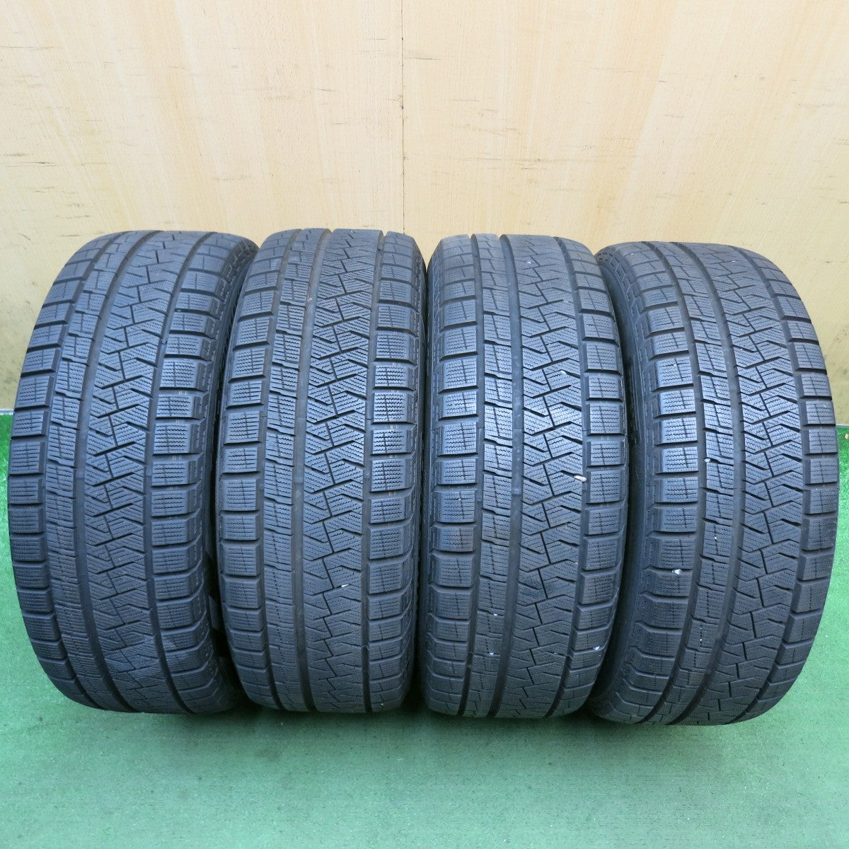 バリ溝!キレイ!9.5分以上◎スタッドレス 215/50R17 ピレリ アイスアシンメトリコ SCHNEIDER MiD シュナイダー 17インチ PCD114.3/5H◎6091204HAス