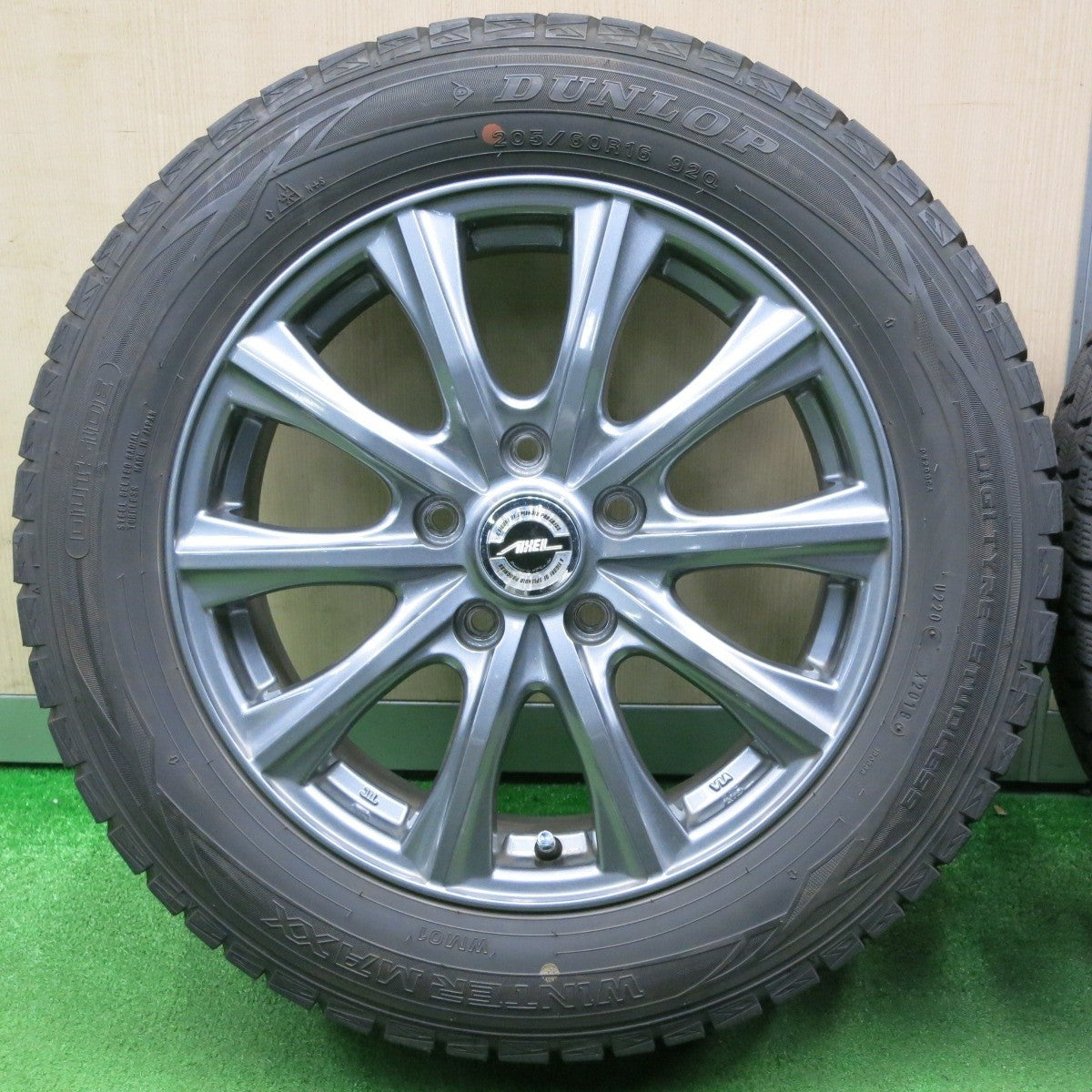 キレイ★スタッドレス 205/60R16 ダンロップ ウインターマックス WM01 AXEL アクセル 16インチ PCD114.3/5H★5010304NJス