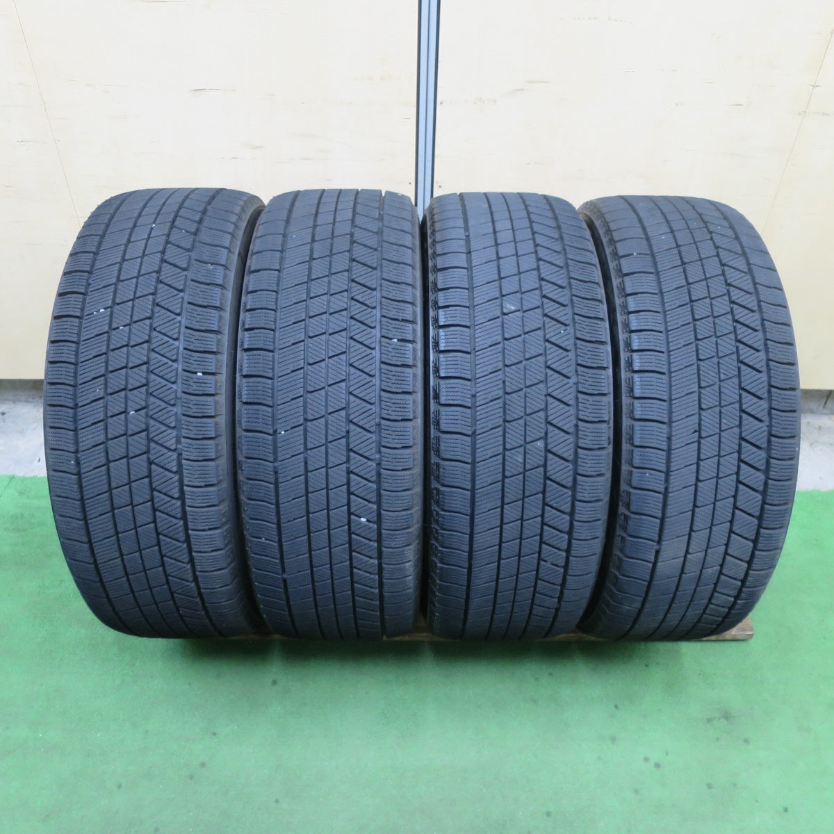 バリ溝!キレイ!9.5分★スタッドレス 235/45R18 ブリヂストン ブリザック VRX3 epsdon LA STRADA ラストラーダ 18インチ PCD114.3/5H★6022502TTス