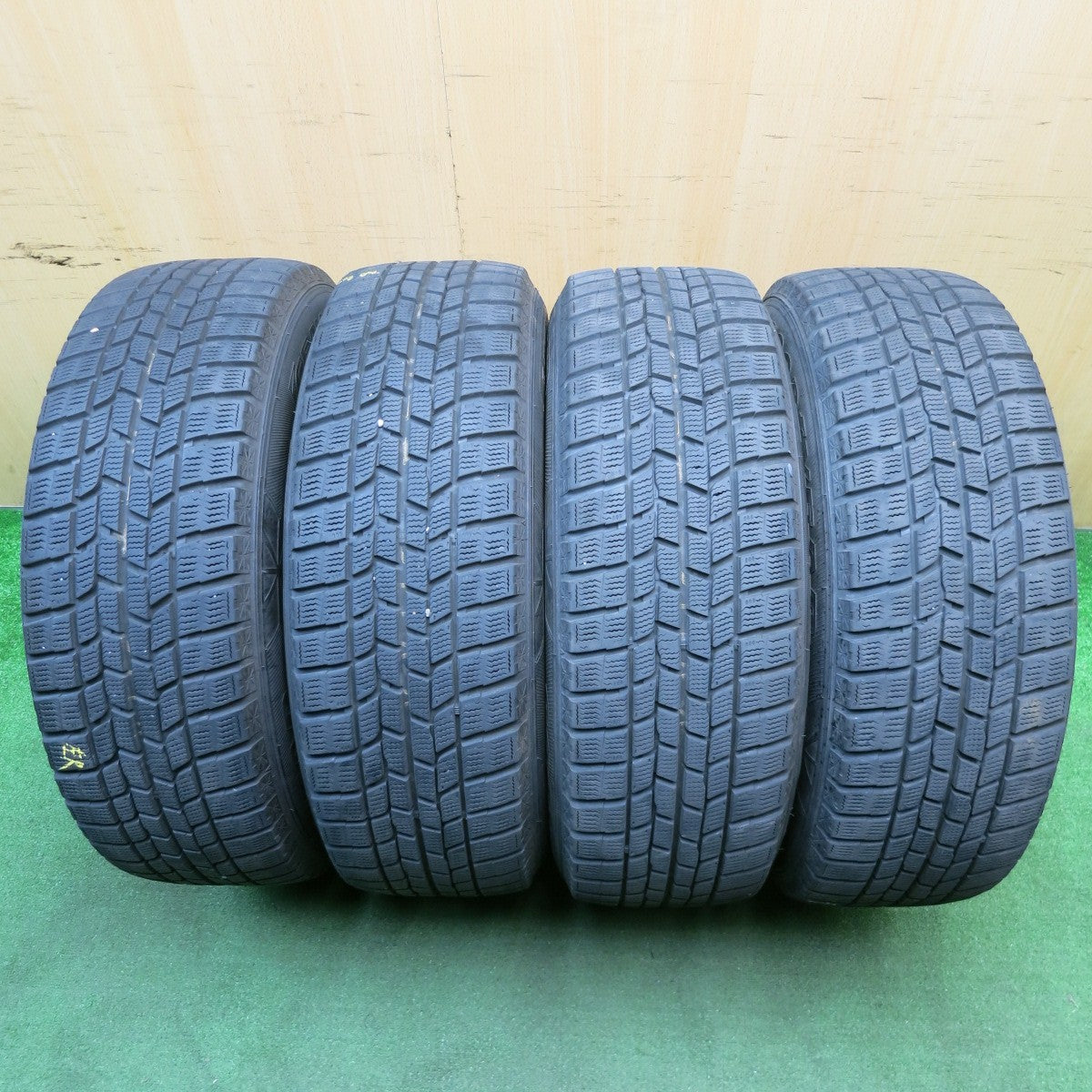 バリ溝!キレイ!9.5分★スタッドレス 215/60R17 グッドイヤー アイスナビ6 AQUA アクア 17インチ PCD114.3/5H★5042801NJス