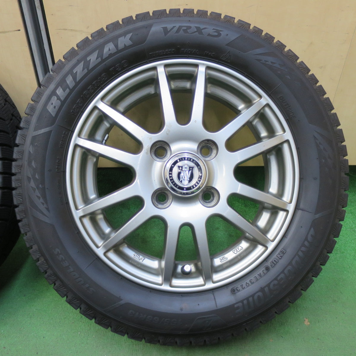 バリ溝!23年!9分★スタッドレス 155/65R13 ブリヂストン ブリザック VRX3 NIRVANA NV ニルバーナ ニルヴァーナ 13インチ PCD100/4H★5092911イス