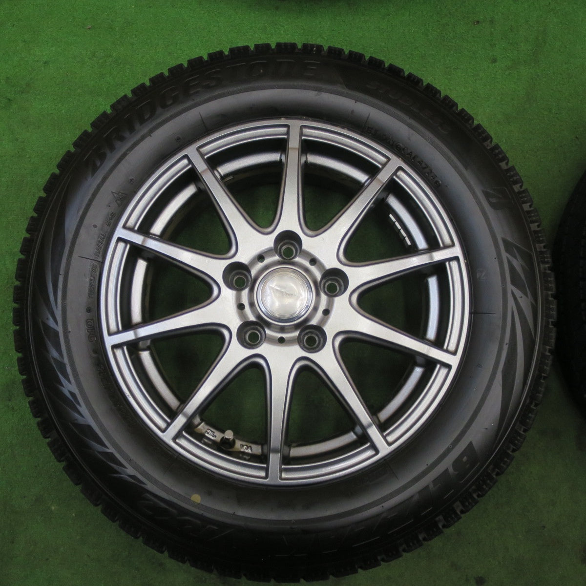 バリ溝!24年!キレイ!9.5分以上★スタッドレス 195/65R15 ブリヂストン ブリザック VRX2 TIRO 15インチ PCD114.3/5H★5090702TTス