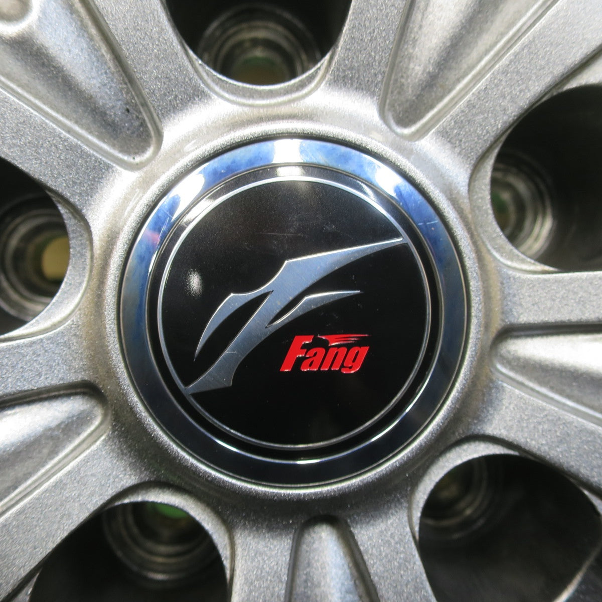 バリ溝!22年!キレイ!9.5分★スタッドレス 205/60R16 ブリヂストン ブリザック VRX2 Fang ファング 16インチ PCD114.3/5H★5042503イス