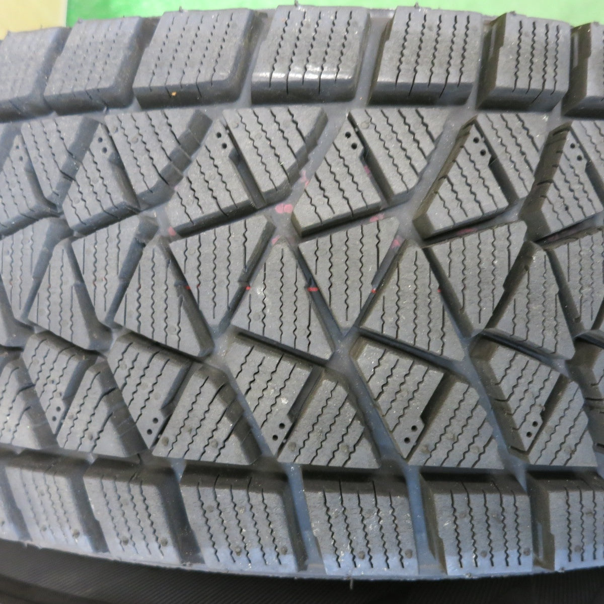 バリ溝!25年!キレイ!9.5分◎スタッドレス 195/80R15 ブリヂストン ブリザック DM-V2 MAD CROSS JB-01 マッドクロス 15インチ PCD139.7/5H◎6101106HAス