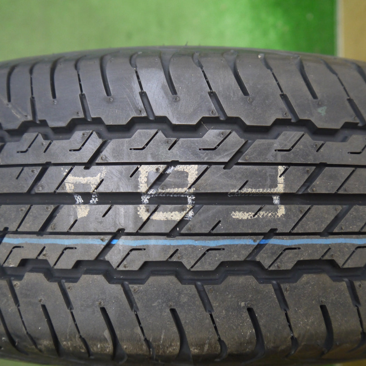 新車外し!24年!1本★スズキ ジムニー シエラ 純正 スチール 195/80R15 ダンロップ AT20 グラントレック スペア 15インチ PCD139.7/5H★6021706Hノ