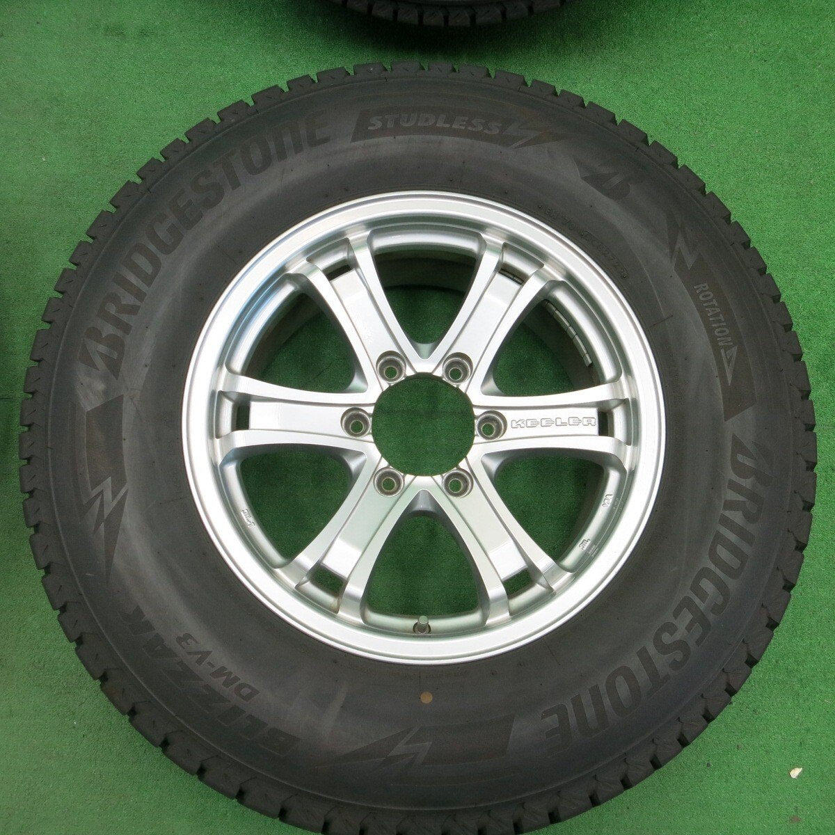 バリ溝!22年!キレイ!9.5分★KEELER 265/70R17 スタッドレス ブリヂストン ブリザック DM-V3 17インチ キーラー PCD139.7/6H★4051402ナス