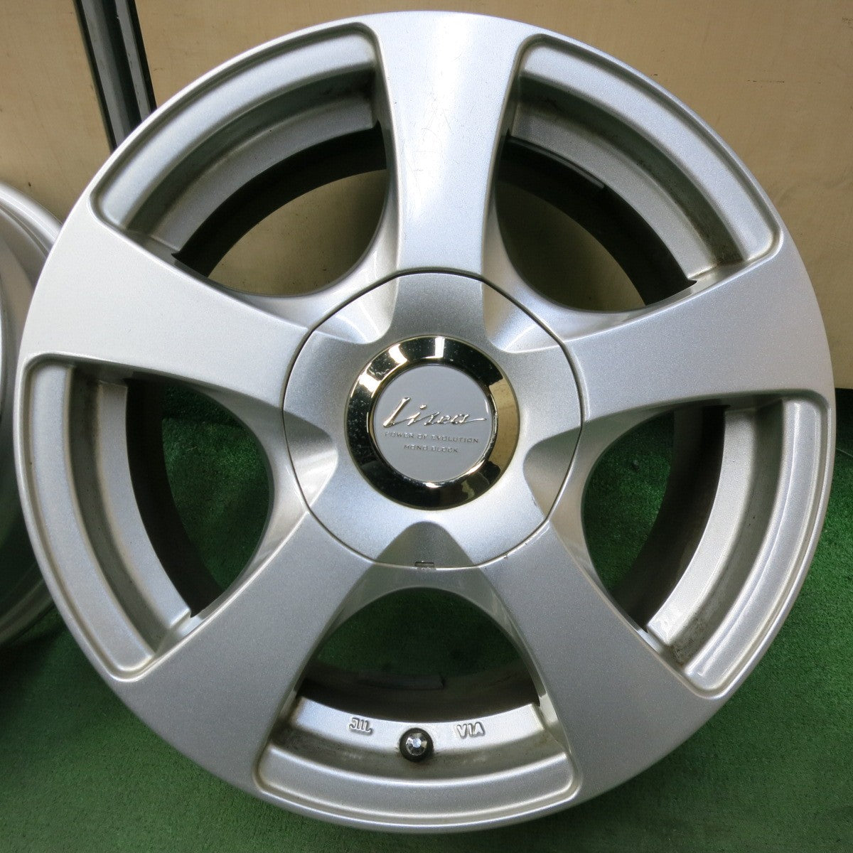 4本価格★Lilea E5 15インチ 15×6.5JJ 社外 アルミ ホイール PCD100 114.3/5H マルチ★5051303SYホ