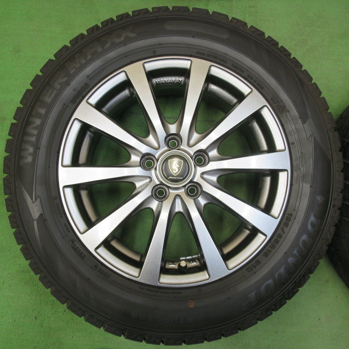 バリ溝!21年!キレイ!9.5分★プリウス 等 195/65R15 スタッドレス ダンロップ ウインターマックス WM02 MANARAY SPORT マナレイスポーツ 15インチ PCD100/5H★5032105イス