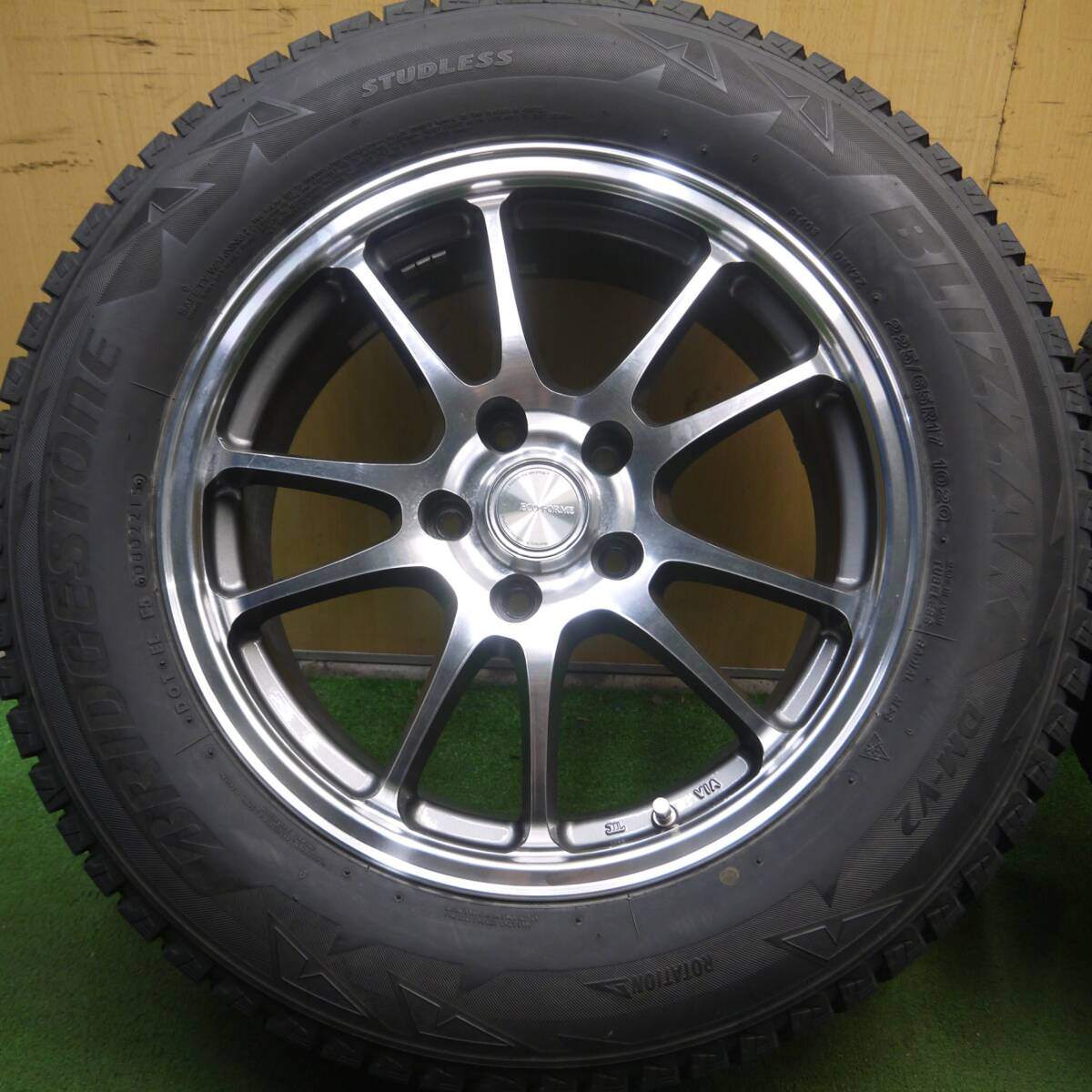 バリ溝!キレイ!9分★スタッドレス 225/65R17 ブリヂストン ブリザック DM-V2 ECO FORME PCD114.3/5H★4032514Hス