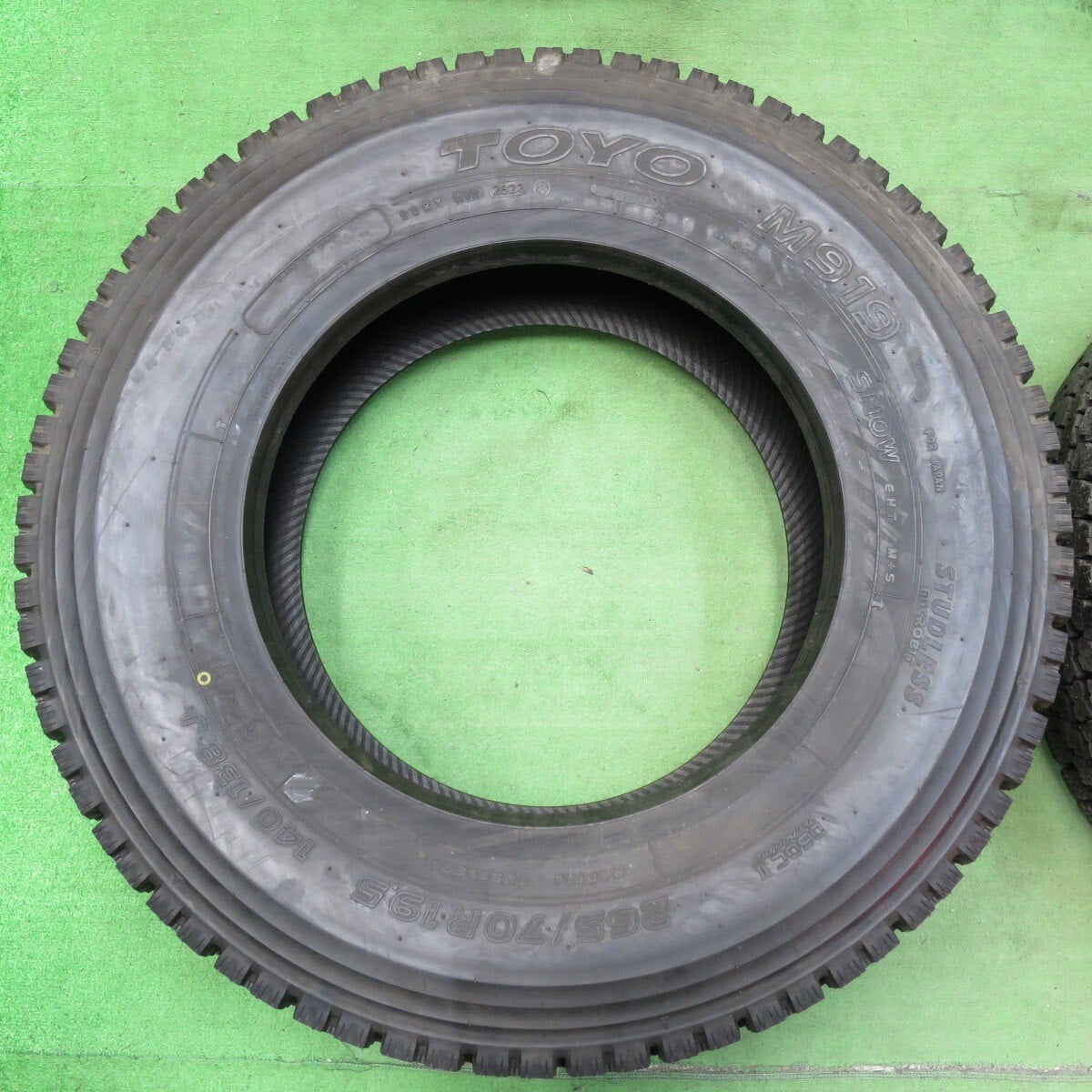 未使用!23年★トラック タイヤ 265/70R19.5 140/138J スタッドレス トーヨー M919 19.5インチ★5010610イスタ
