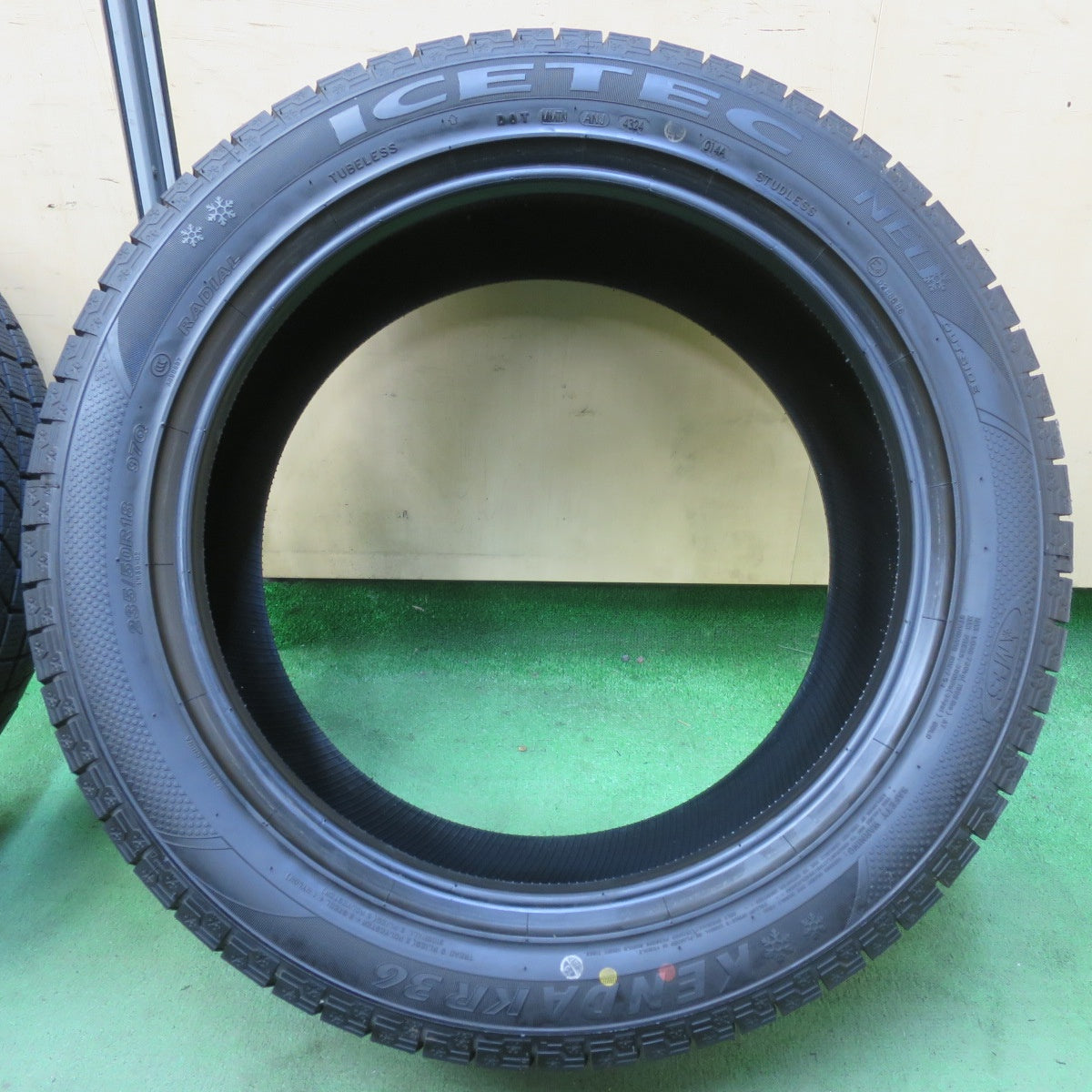 バリ溝!24年!ほぼ10分★スタッドレス 235/50R18 ケンダ KR36 アイステック ネオ タイヤ 18インチ アルファード ヴェルファイア 等★5092404イスタ
