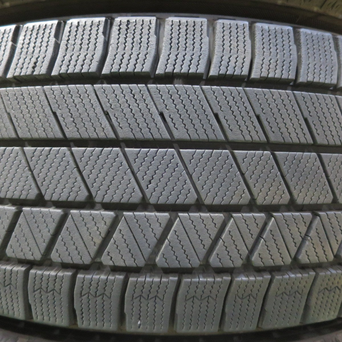 バリ溝!23年!9.5分★スタッドレス 215/55R18 ブリヂストン ブリザック VRX3 タイヤ 18インチ CX-30 ボルボ V60 等★5082605イスタ
