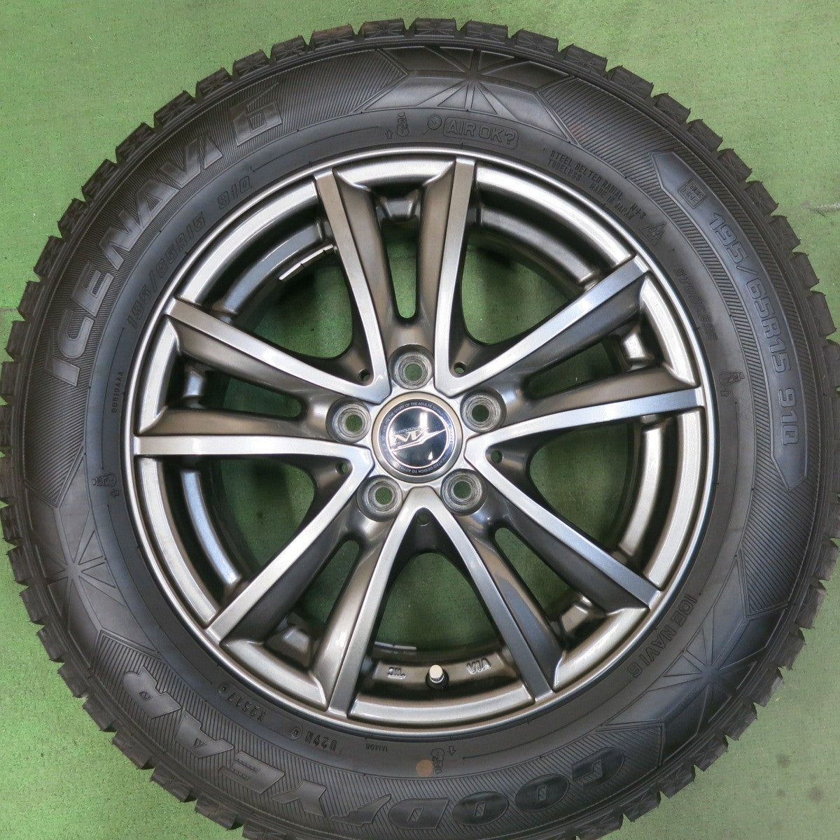 超バリ溝!キレイ!ほぼ10分★プリウス 等 195/65R15 スタッドレス グッドイヤー アイスナビ6 NIRVANA NV ニルバーナ ニルヴァーナ 15インチ PCD100/5H★5082604SKス