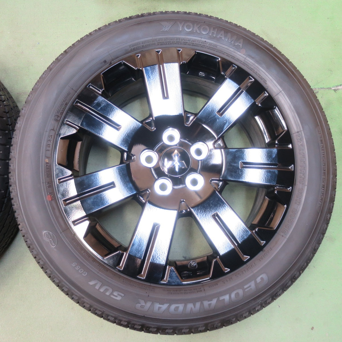 新車外し!25年◎三菱 デリカ D:5 シャモニー 純正 225/55R18 ヨコハマ ジオランダー SUV G055 G055E D5 18インチ PCD114.3/5H◎6101309イノ