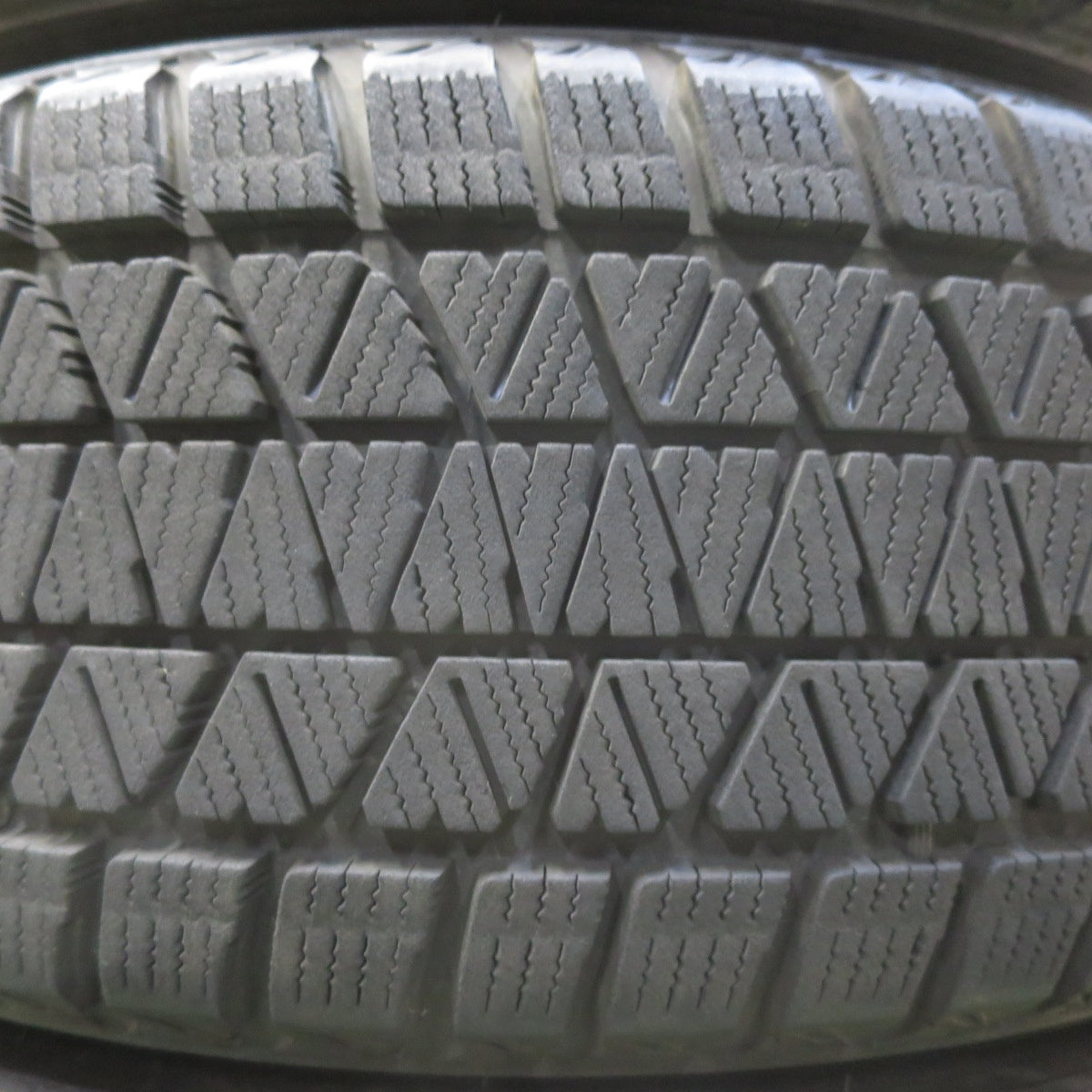 センサー付!バリ溝!23年!キレイ!9分★レクサス NX Fスポーツ 純正 235/55R18 スタッドレス ブリヂストン ブリザック DM-V3 18インチ PCD114.3/5H★5092609イス