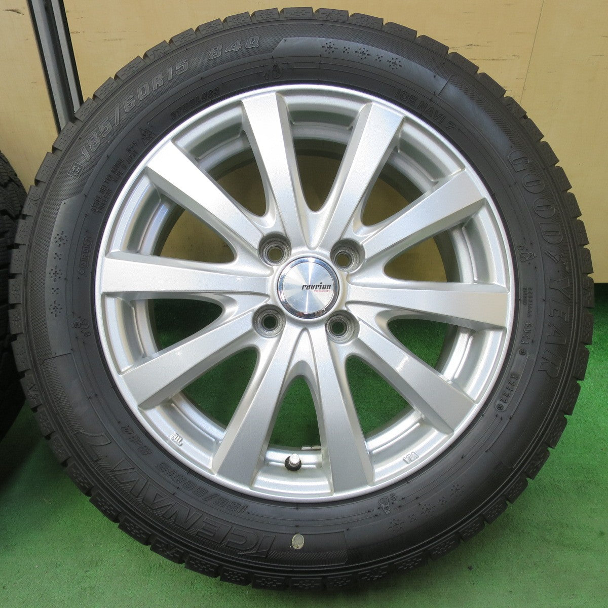 バリ溝!22年!キレイ!9分★スタッドレス 185/60R15 グッドイヤー アイスナビ7 ravrion RS01 ラブリオン 15インチ PCD100/4H★5050509イス
