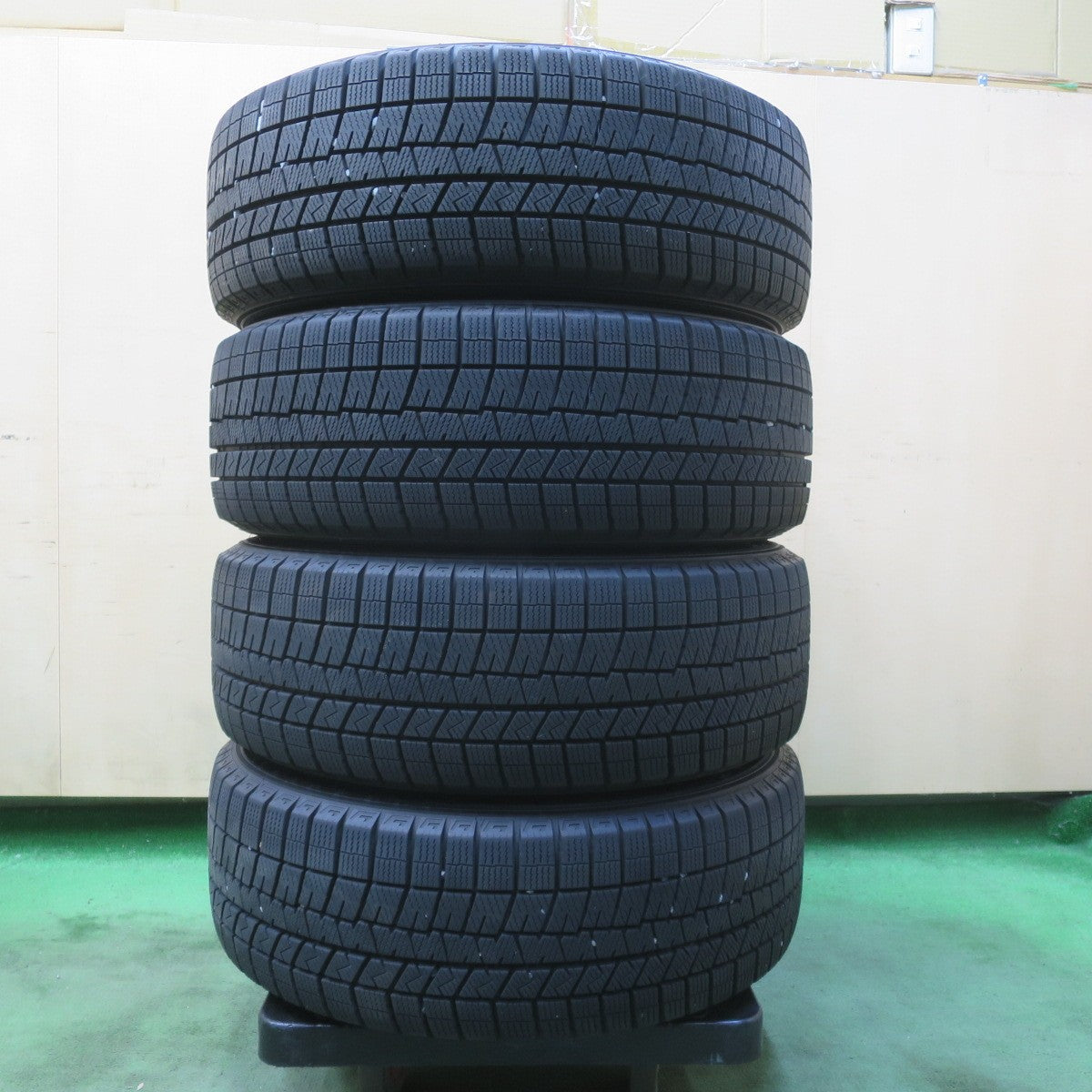 バリ溝!22年!キレイ!9.5分★プジョー 等 smartline 365 195/55R16 スタッドレス ダンロップ ウインターマックス 03 スマートライン 16インチ PCD108/4H★6021312イス
