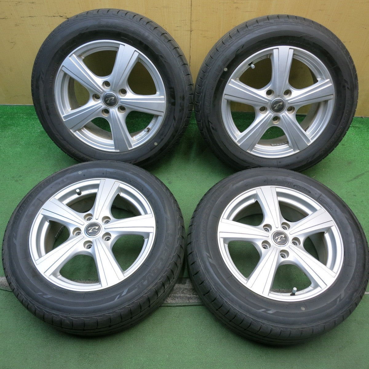 バリ溝!23年!9.5分★205/60R16 ブリヂストン LUFT RV2 Treffer トレファー 16インチ PCD114.3/5H★5092706HAノ