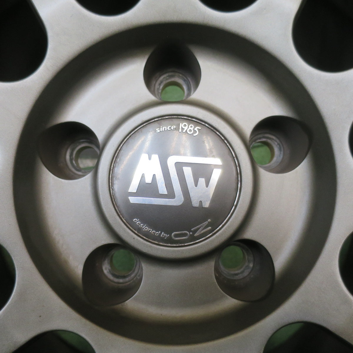 バリ溝!22年!キレイ!9.5分★BMW 等 MSW85 O・Z 205/55R16 スタッドレス ケンダ KR36 アイステック ネオ 16インチ OZ PCD120/5H★5100102NJス