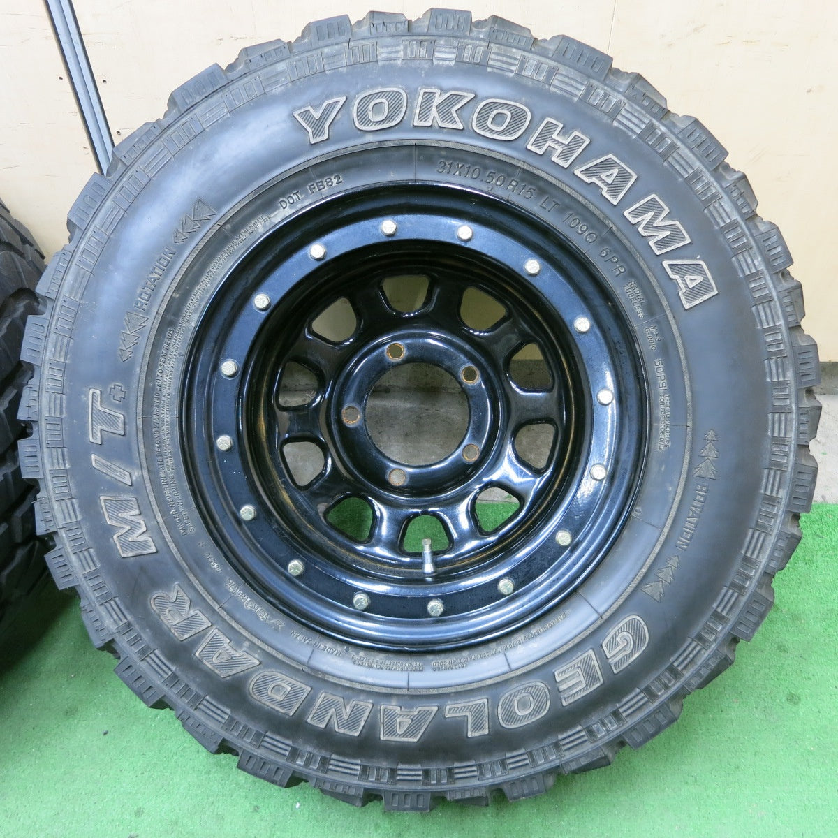 バリ溝!8.5分★ロックマスター スチール 31×10.50R15 109Q 6PR ヨコハマ ジオランダー M/T+ 15インチ PCD139.7/5H★5051604ナノ